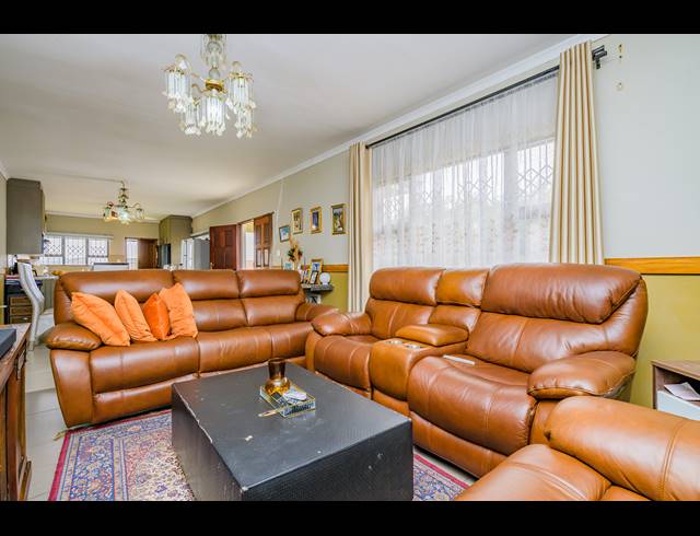 3 BEDROOM SECTIONAL TITLE FOR SALE IN MONTCLAIR